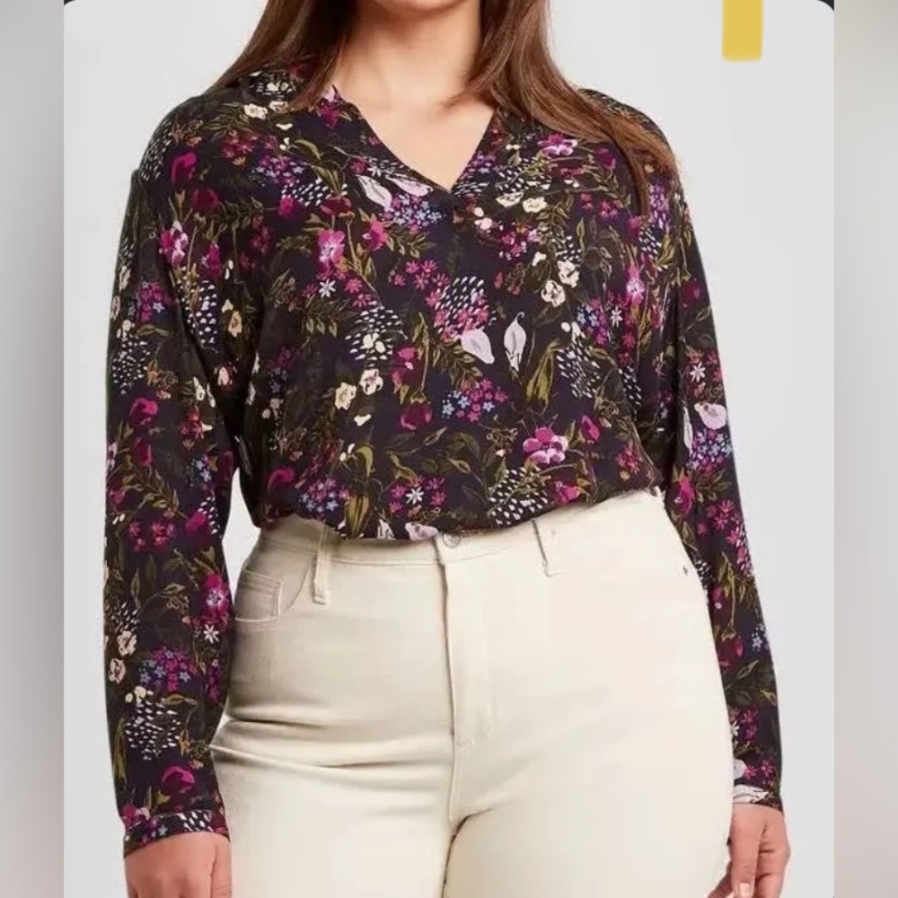 Ava & Viv Navy Floral Blouse Size 2X Excellent Used Condition